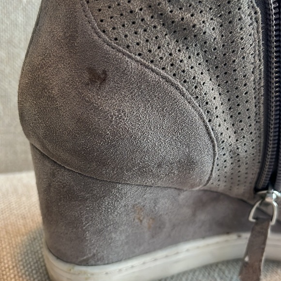 Paolo wedge sneakers.  Very comfortable.  Good condition. - Picture 4 of 6